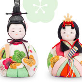 春先の香梅が思い浮かぶ柔らかい雛人形